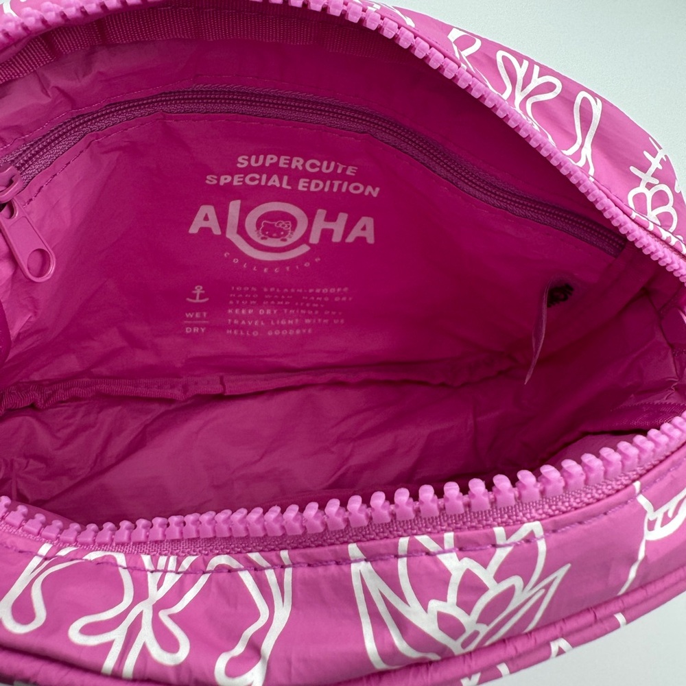 ALOHA Collection Hot Pink Hello Kitty Crossbody Bag - Picture 7 of 7